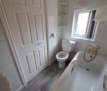 2 bedroom terraced house to rent - Photo 4