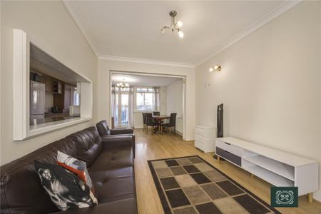 4 bedroom end of terrace house to rent - Photo 2