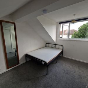 1 Bed Maisonette, Falstaff Mews, NG7 - Photo 2