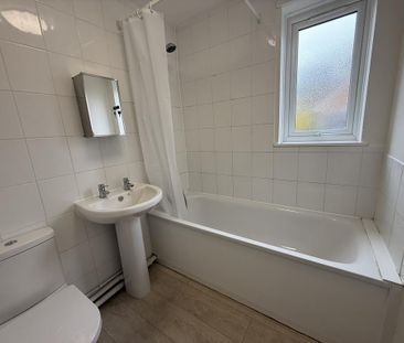 3 bedroom end of terrace house to rent - Photo 1