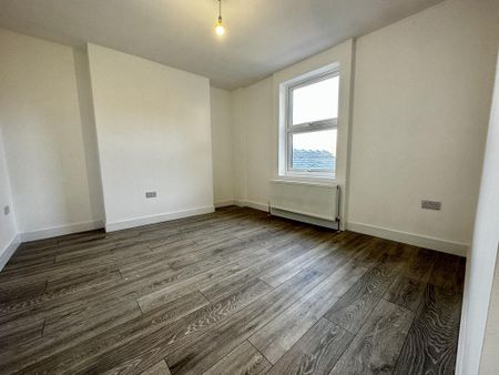 6 bedroom end of terrace house to rent - Photo 4