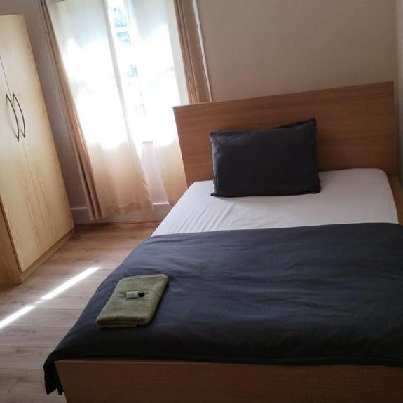 1 bedroom in a house share to rent - Photo 1