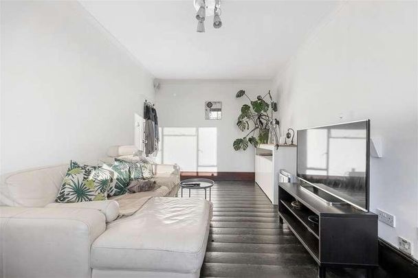 Bevin Court, Islington, WC1X - Photo 1