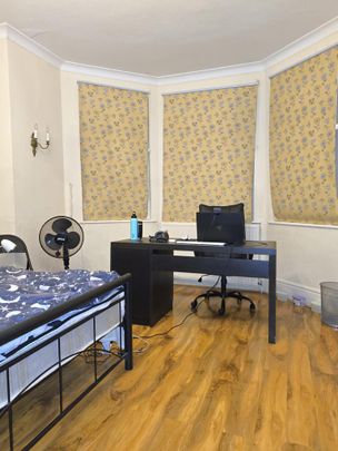 1 bedroom in a flat share to rent - Photo 1