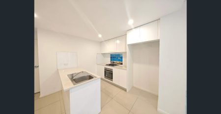 Fully tiled 1 bedroom!! - Photo 2