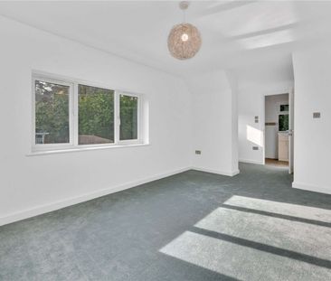 A spacious and modern detached property with a large gated driveway... - Photo 2