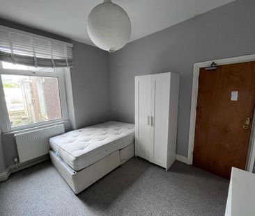 4 bedroom terraced house to rent - Photo 6