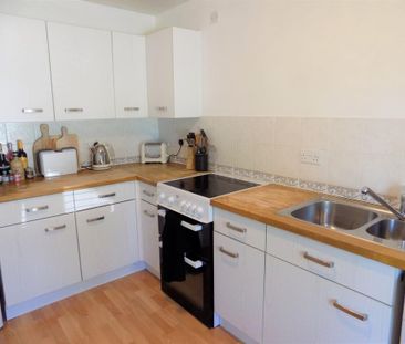 2 bedroom terraced house to rent - Photo 4