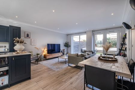 4 bedroom mews to rent - Photo 3