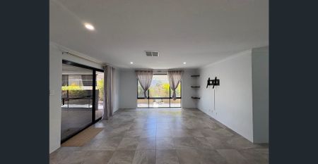 4x2 House in Secret Harbour offering Seaside Charm - Photo 3