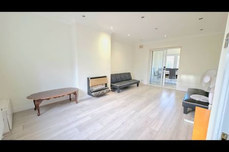 4 Bed Semi-Detached House, Christchurch Avenue, HA0 - Photo 3