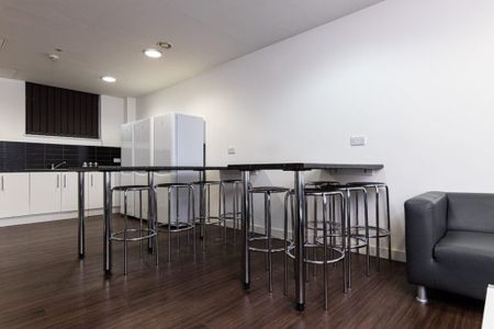 Studio Flat, City Point, L5 - Photo 4