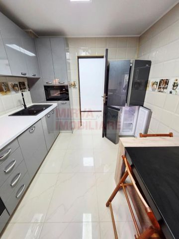 Apartament 3 camere de inchiriat, 9 Mai, 2 bai, beci - Fotografie 4