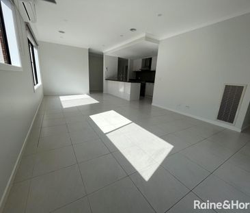 "MODERN 4 BEDROOM HOME WITH SOLAR PANELS" - Photo 2
