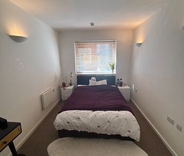 2 Bed Flat, City Road East, M15 - Photo 4