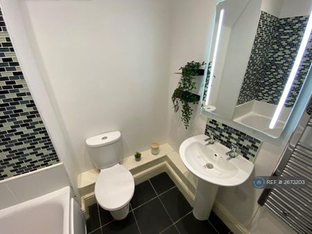 2 bedroom flat to rent - Photo 3