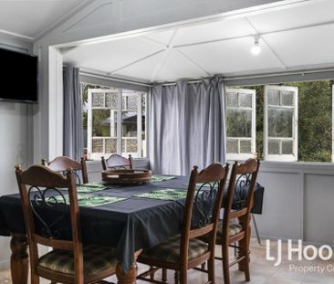 Queenslander Charm - Side Access - Great Location - Photo 6