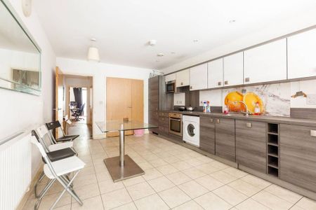 3 bedroom flat to rent - Photo 5