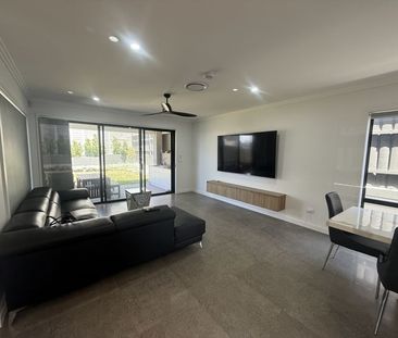 BEAUTIFUL QUALITY HOME!! - Photo 4