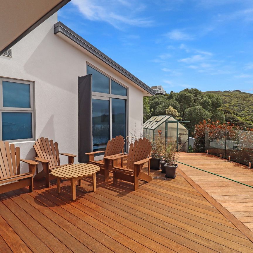 Immaculately presented executive four-bedroom family home - Photo 1