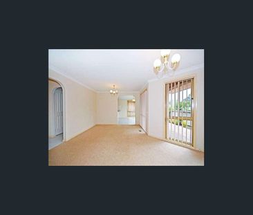 Cozy Living in Glen Waverley - Photo 3