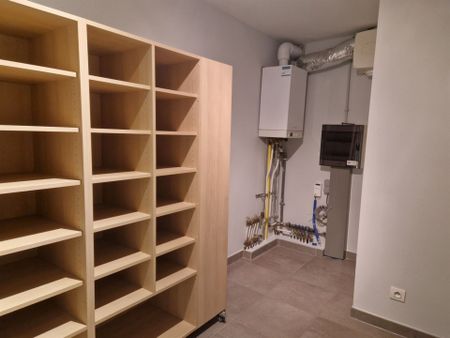 Gelijkvloers appartement met 1 slaapkamer en staanplaats - Photo 2