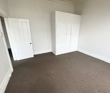 Sunny Renovated 1 Bedroom Flat. Cat friendly - Photo 1