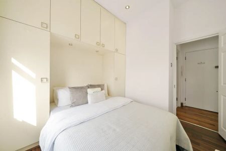 2 bedroom flat in St John's Wood - Photo 5