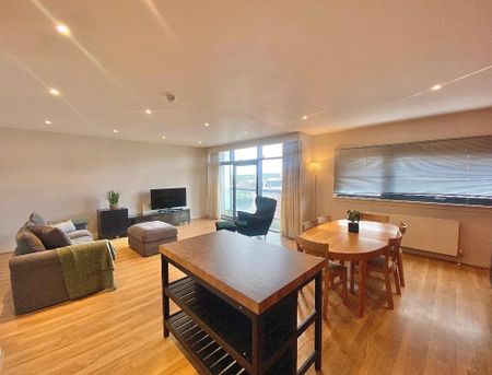 2 bedroom flat to rent - Photo 2