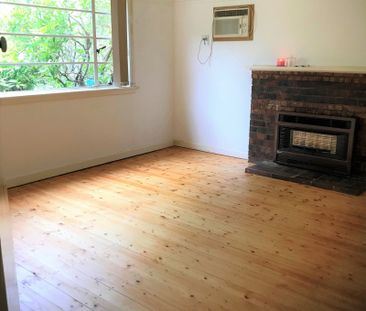 FAMILY ORIENTED THREE BEDROOM HOME IN GOOD LOCATION ! - Photo 3