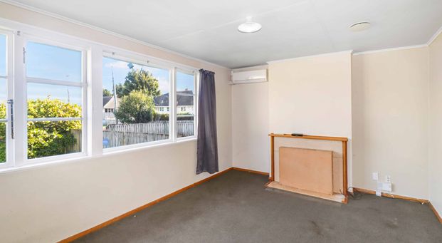 Charming 2-Bedroom Home in Papakura! - Photo 1