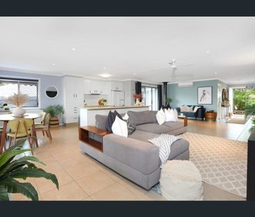 Stunning Family Oasis in Prime Mudgeeraba Location with Swimming Pool! - Photo 4