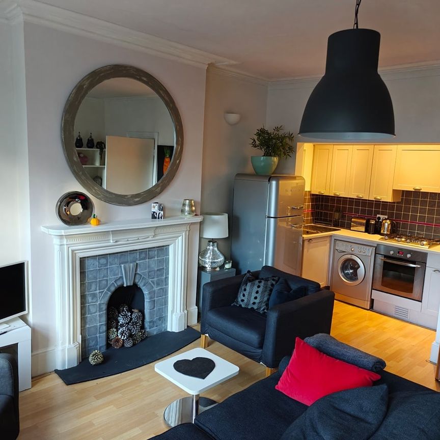 2 Bed Flat, West Hampstead, NW6 - Photo 1