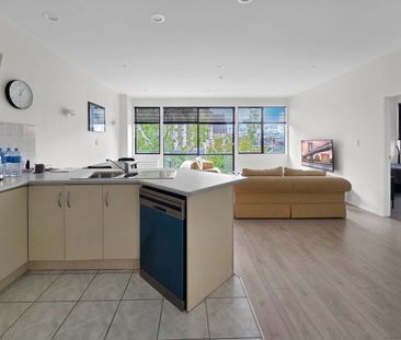 City Centre - 2 Bedroom, 1 bathroom - plus carpark - Photo 5