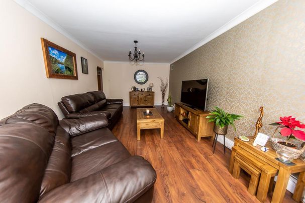 3 bedroom flat to rent - Photo 1