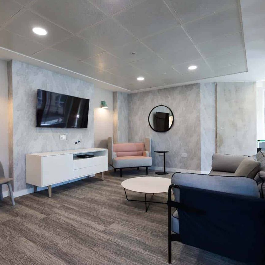 Silver Ensuite - Photo 1