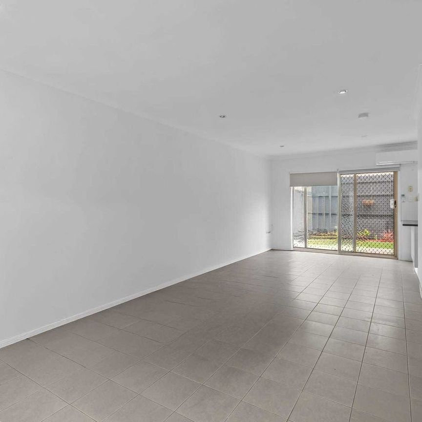 Lovely 3-2-1 townhome in convinient Richlands - Photo 1