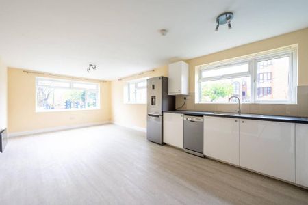 1 bedroom flat to rent - Photo 2