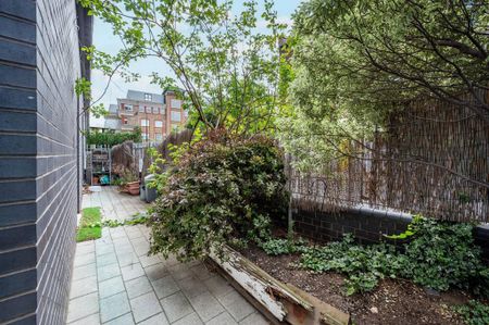3 bedroom flat to rent - Photo 3