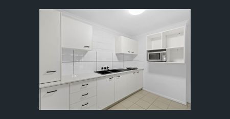 Stylish One-Bedroom Across from the Broadwater - Photo 5