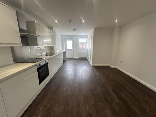 2 bedroom terraced house to rent - Photo 1