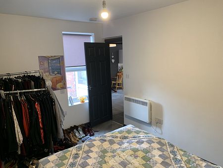 1 bedroom Flat for rent - Photo 3