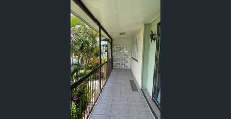 SPACIOUS THREE-BEDROOM HOME - Photo 3