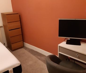 7 Bed Detached House, Corringham Road, HA9 - Photo 1