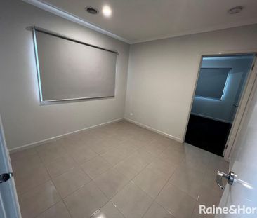 Splendid 3Br Family Home in Habitat, Tarneit! - Photo 3