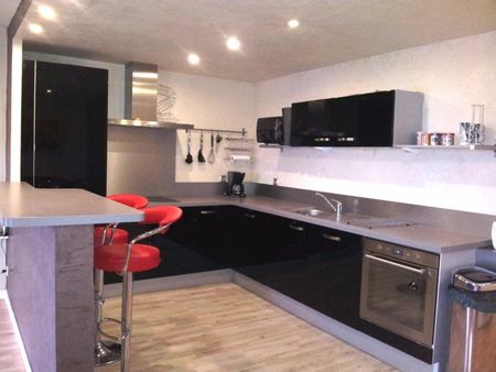 HYERES CENTRE - T3 MEUBLE de 74.34 m² - Photo 4