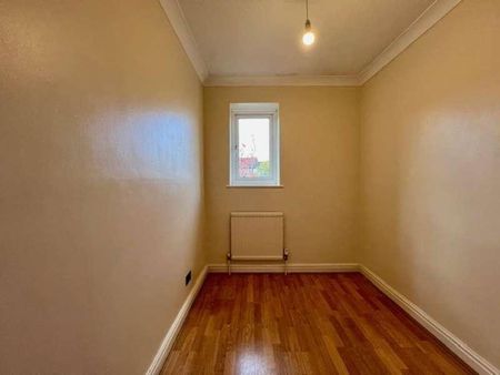 Old Oaks, Waltham Abbey, EN9 - Photo 2