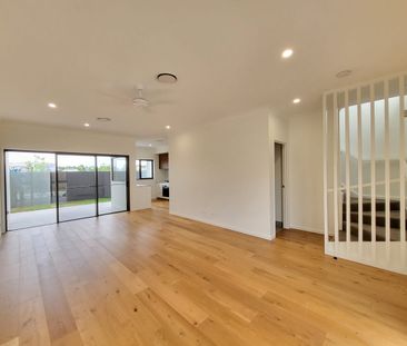 3 BED TOWNHOUSE FOR LEASE, $880 per week. - Photo 1