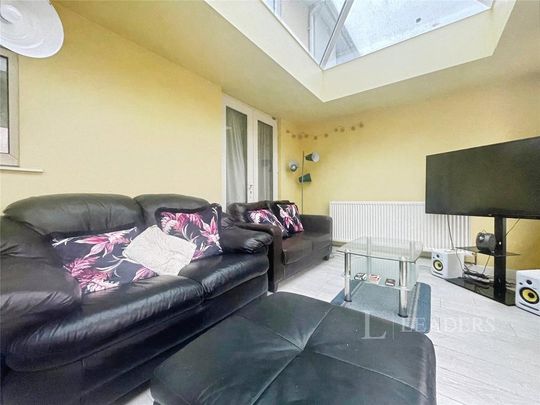 House share to rent - Photo 1