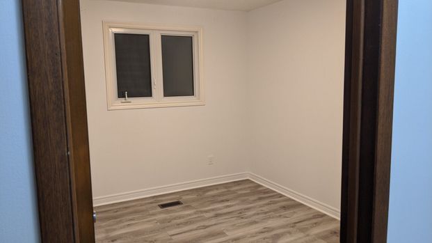 For Lease - 354 Park Road Unit# Main Fl, Oshawa, Ontario - Photo 1